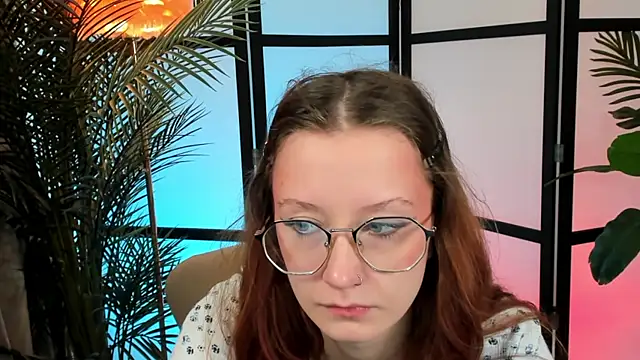 Snapshot of AmelieViolet chatting on June 2026 03:15:01 AM AmelieViolet online show from June 2026 03:15:01 AM