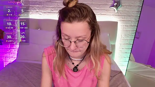 AmelieViolet online show from June 2026 10:04:02 AM