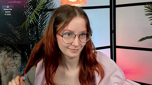 Snapshot of AmelieViolet chatting on June 2026 03:15:01 AM AmelieViolet online show from June 2026 03:15:01 AM