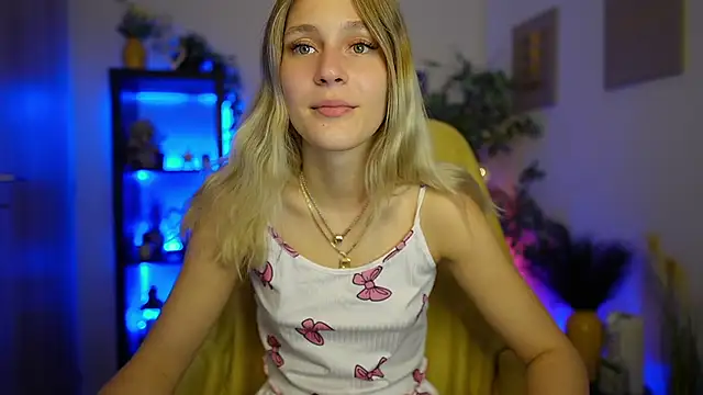Luna Grace18 online show from April 2026 01:12:02 PM