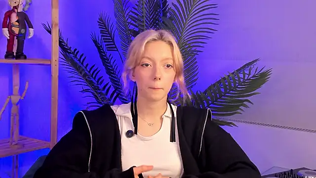 TyraTopinka online show from March 2026 01:33:02 PM