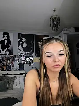 SweetApriill online show from March 2026 06:54:01 PM