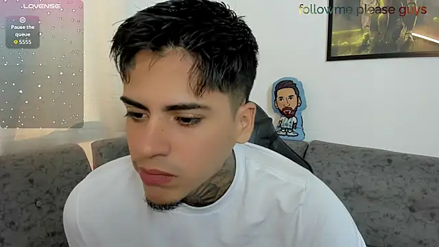 sweetlatinoboy online show from June 2026 12:21:01 PM