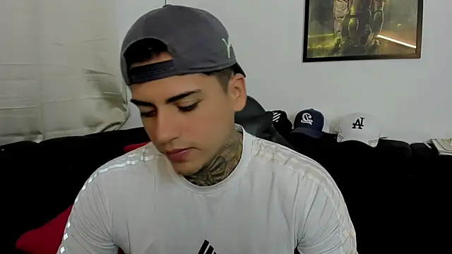 sweetlatinoboy online show from April 2026 11:17:01 AM