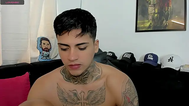 sweetlatinoboy online show from April 2026 01:01:02 PM