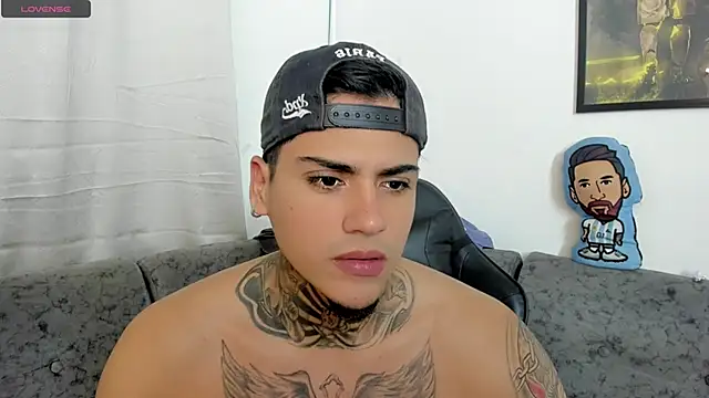 sweetlatinoboy online show from June 2026 11:43:01 PM