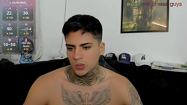 sweetlatinoboy online show from April 2026 11:07:02 PM