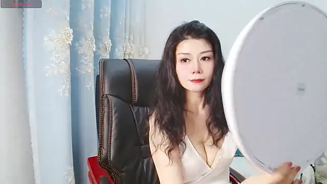 LILI956 online show from May 2026 03:31:02 PM