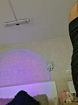 Scarlet Evanss  online show from August 2026 08:02:01 PM