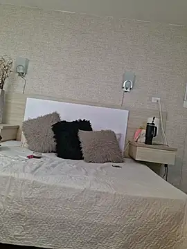 Scarlet Evanss  online show from July 2026 07:32:02 PM
