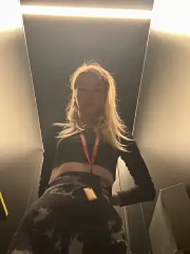 Lady Mia69 online show from March 2026 04:00:02 PM