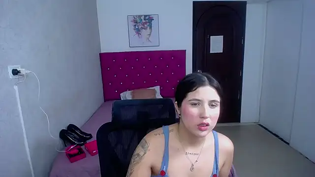Snapshot of Pinkg_Fox10 chatting on July 2026 01:28:01 PM Pinkg Fox10 online show from July 2026 01:28:01 PM