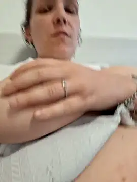 DeaEvy online show from April 2026 05:04:02 PM