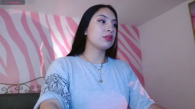 Snapshot of Scarlet_queen4 chatting on May 2026 01:04:01 PM Scarlet queen4 online show from May 2026 01:04:01 PM