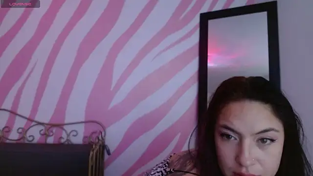Snapshot of Scarlet_queen4 chatting on May 2026 02:01:01 PM Scarlet queen4 online show from May 2026 02:01:01 PM