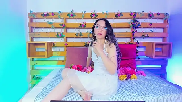 Ashley Benoit online show from April 2026 01:41:01 PM