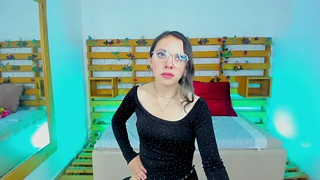 Ashley Benoit online show from April 2026 01:28:01 PM