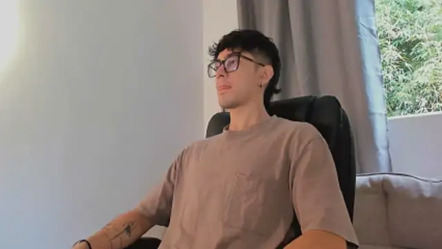 etham wolf1 online show from April 2026 05:39:01 PM