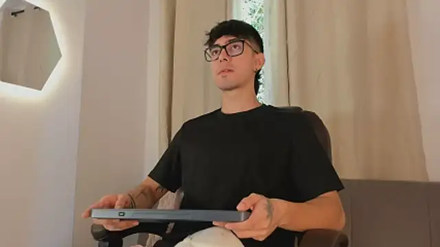 etham wolf1 online show from April 2026 02:35:02 PM