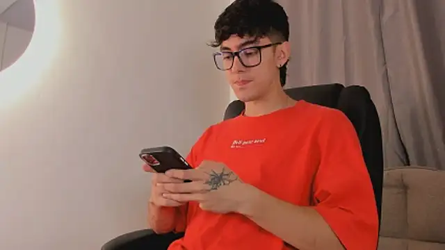 etham wolf1 online show from April 2026 05:18:01 PM