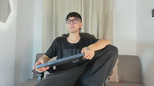 etham wolf1 online show from April 2026 05:37:01 PM