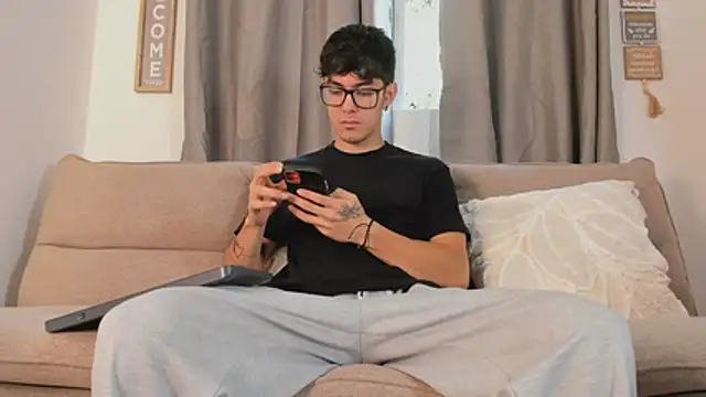 etham wolf1 online show from April 2026 12:45:02 PM