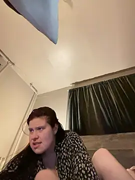 JulieetteLatte online show from April 2026 01:01:01 AM