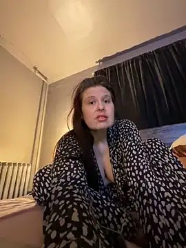 JulieetteLatte online show from March 2026 02:00:01 AM