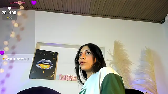 Emiili Clark online show from March 2026 01:53:01 AM