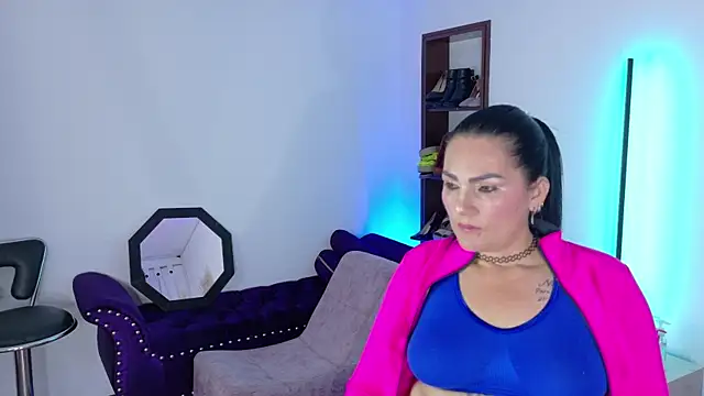 Snapshot of Scarlet_Hiit chatting on July 2026 04:24:01 AM Scarlet Hiit online show from July 2026 04:24:01 AM