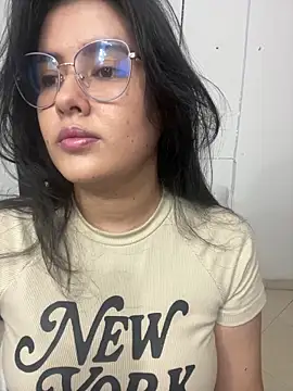 LinaEvansonn online show from March 2026 06:42:01 PM