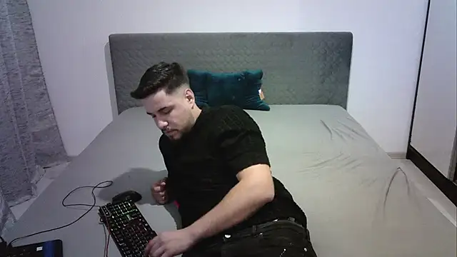 Gianiboy99 online show from May 2026 07:50:02 PM