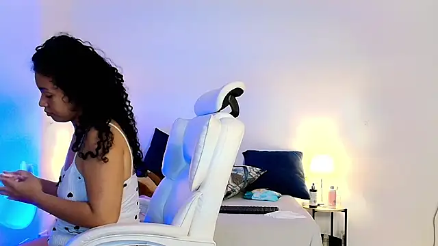Snapshot of Luciianita_lov199 chatting on May 2026 01:14:02 AM Luciianita lov199 online show from May 2026 01:14:02 AM