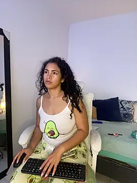 Snapshot of Luciianita_lov199 chatting on April 2026 08:35:01 PM Luciianita lov199 online show from April 2026 08:35:01 PM