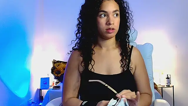 Snapshot of Luciianita_lov199 chatting on June 2026 11:21:01 PM Luciianita lov199 online show from June 2026 11:21:01 PM