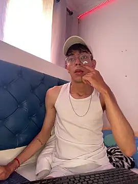 Milo Gunnar online show from April 2026 07:40:02 PM