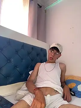 Milo Gunnar online show from April 2026 07:58:02 PM