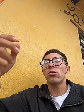 LeonBlazze online show from April 2026 06:58:01 PM
