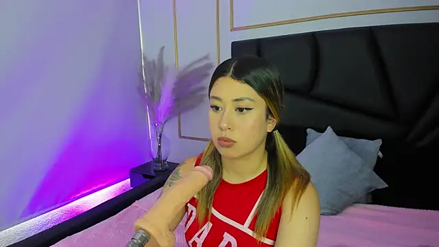 Amber Palmer online show from April 2026 08:10:02 PM