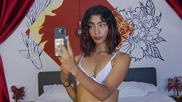 Snapshot of Hottie_Veronica chatting on April 2026 08:28:01 PM Hottie Veronica online show from April 2026 08:28:01 PM
