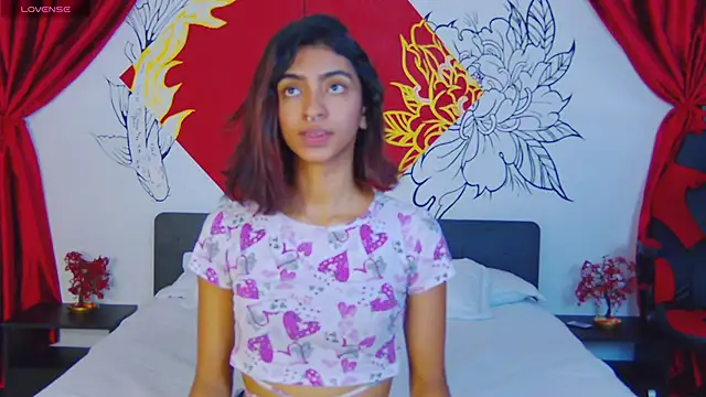 Snapshot of Hottie_Veronica chatting on May 2026 05:38:02 PM Hottie Veronica online show from May 2026 05:38:02 PM