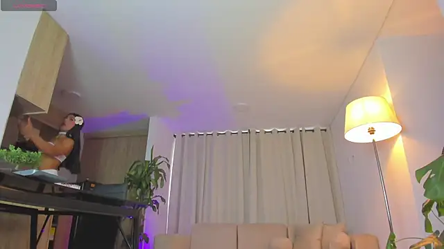 Snapshot of Aleja_evangeline chatting on June 2026 10:21:02 PM Aleja evangeline online show from June 2026 10:21:02 PM