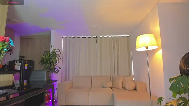 Snapshot of Aleja_evangeline chatting on June 2026 06:35:01 PM Aleja evangeline online show from June 2026 06:35:01 PM