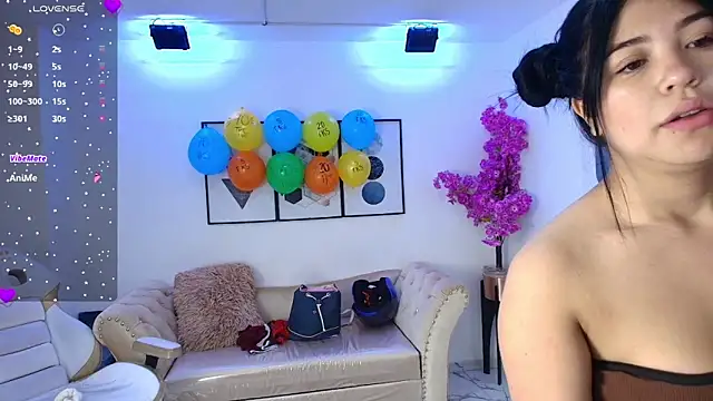 Snapshot of Kitty__meow chatting on May 2026 12:33:01 PM Kitty meow online show from May 2026 12:33:01 PM