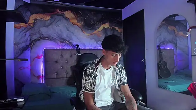 Snapshot of MaxiimoRomano_ chatting on May 2026 01:32:02 PM MaxiimoRomano online show from May 2026 01:32:02 PM
