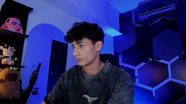 MaxiimoRomano  online show from July 2026 07:03:02 PM
