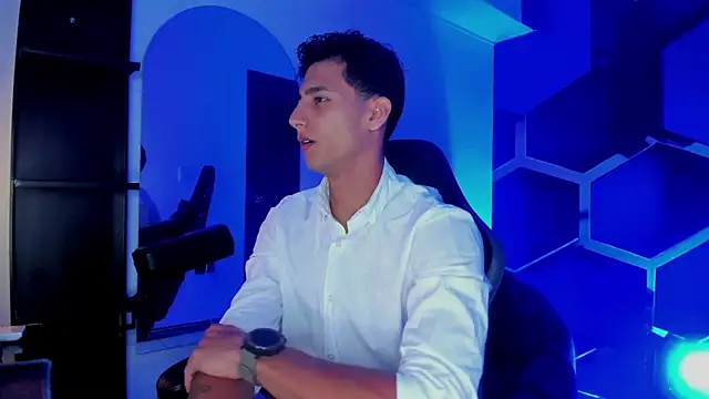 MaxiimoRomano  online show from July 2026 07:33:02 PM