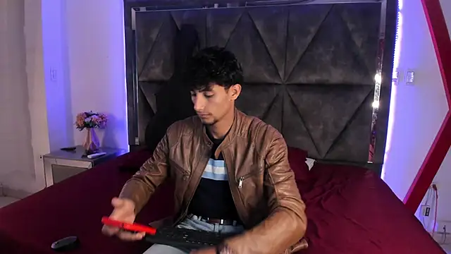 MaxiimoRomano  online show from March 2026 01:15:02 PM