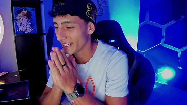 MaxiimoRomano  online show from August 2026 07:34:02 PM
