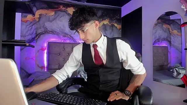 Snapshot of MaxiimoRomano_ chatting on May 2026 01:37:02 PM MaxiimoRomano online show from May 2026 01:37:02 PM